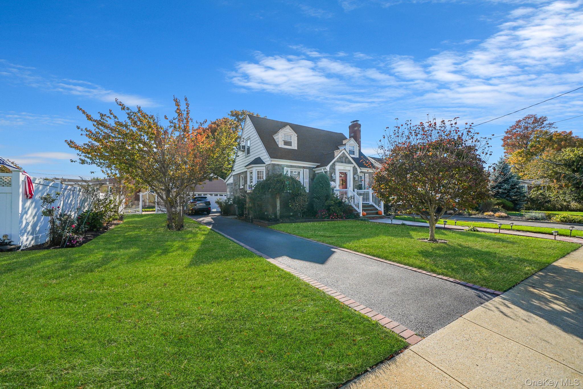 Single Family Claxton  Nassau County, NY 11710, MLS-931844-2