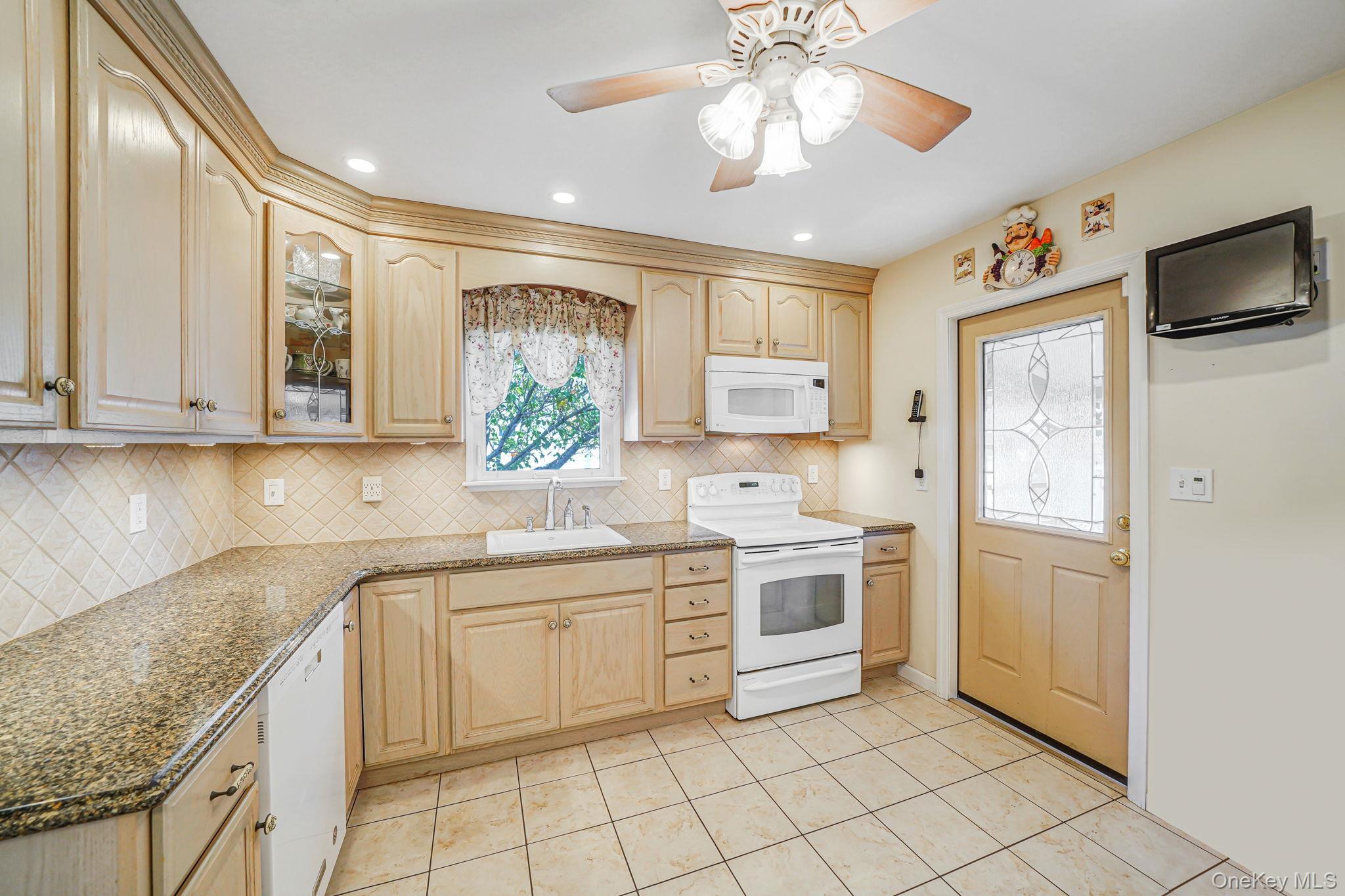 Single Family Claxton  Nassau County, NY 11710, MLS-931844-7