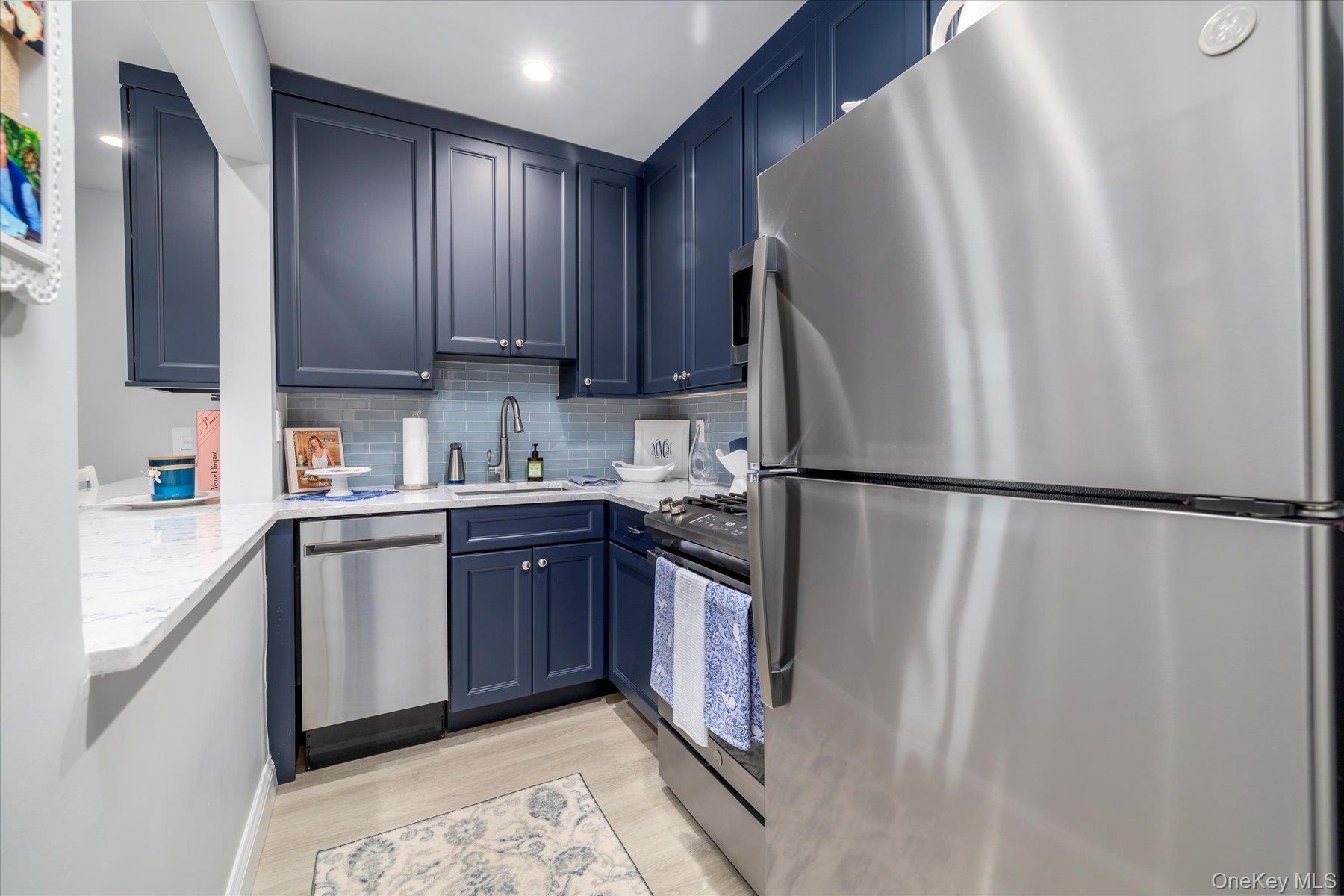 Coop Broadway  Nassau County, NY 11561, MLS-931867-10