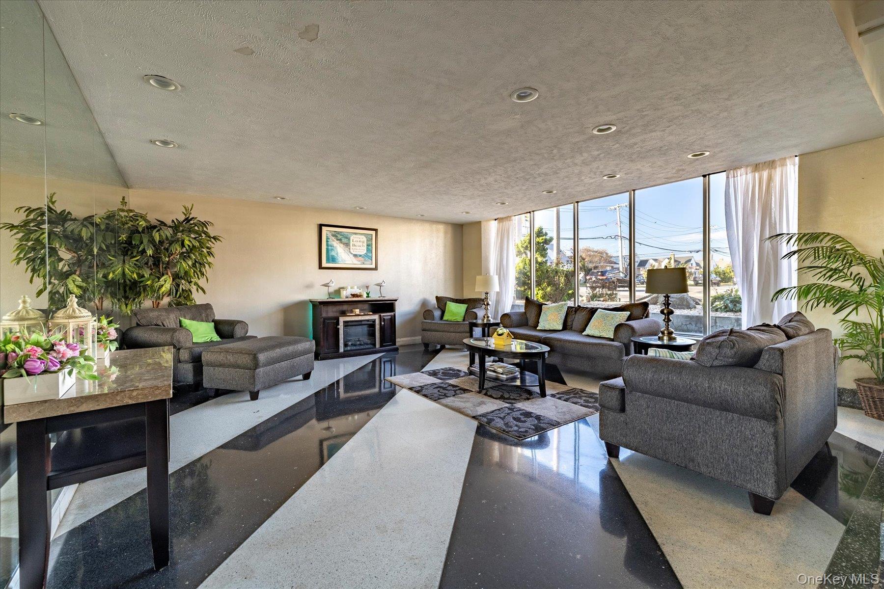 Coop Broadway  Nassau County, NY 11561, MLS-931867-2