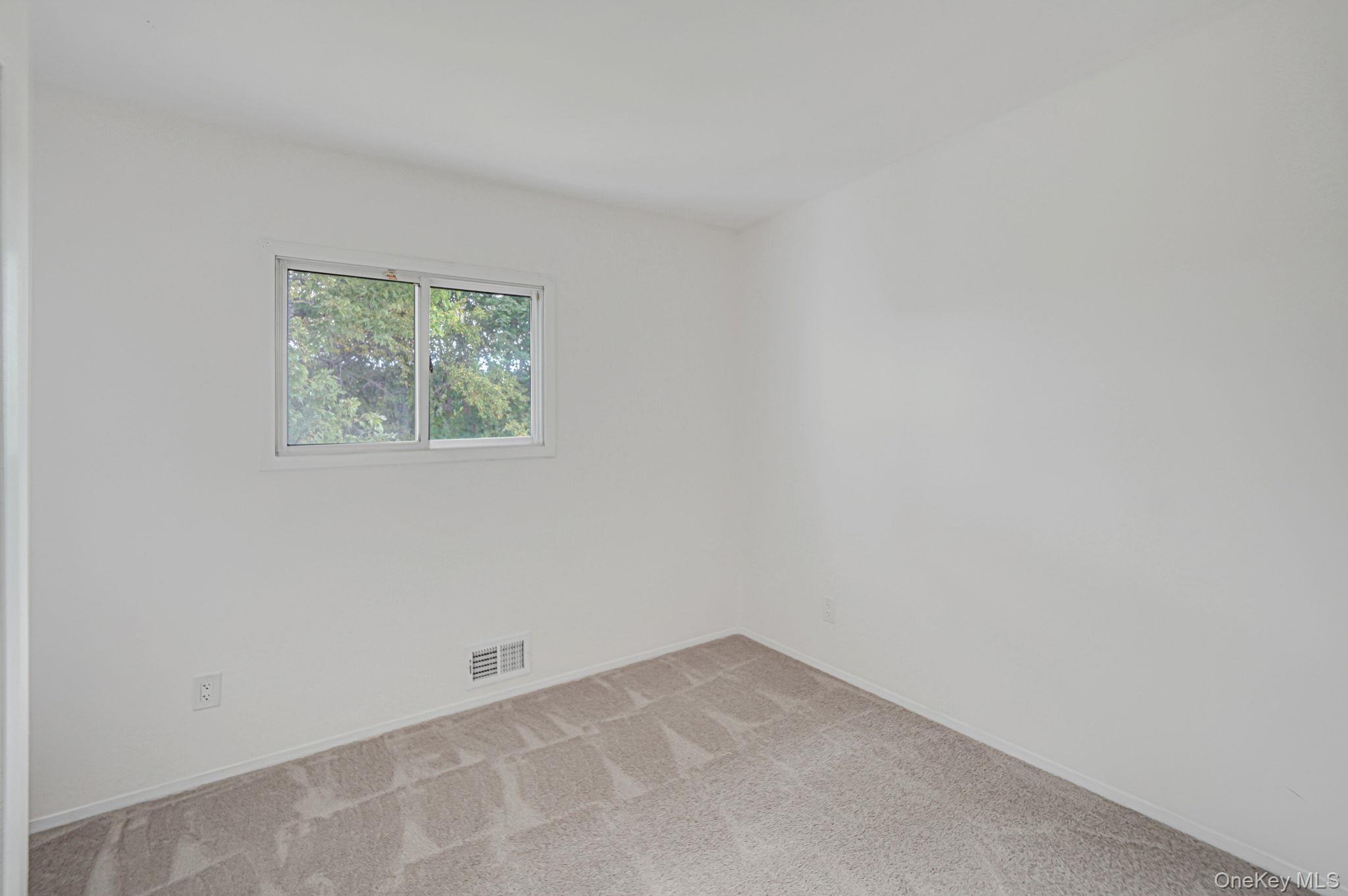 Single Family Elayne Suffolk County, NY 11787, MLS-931871-21