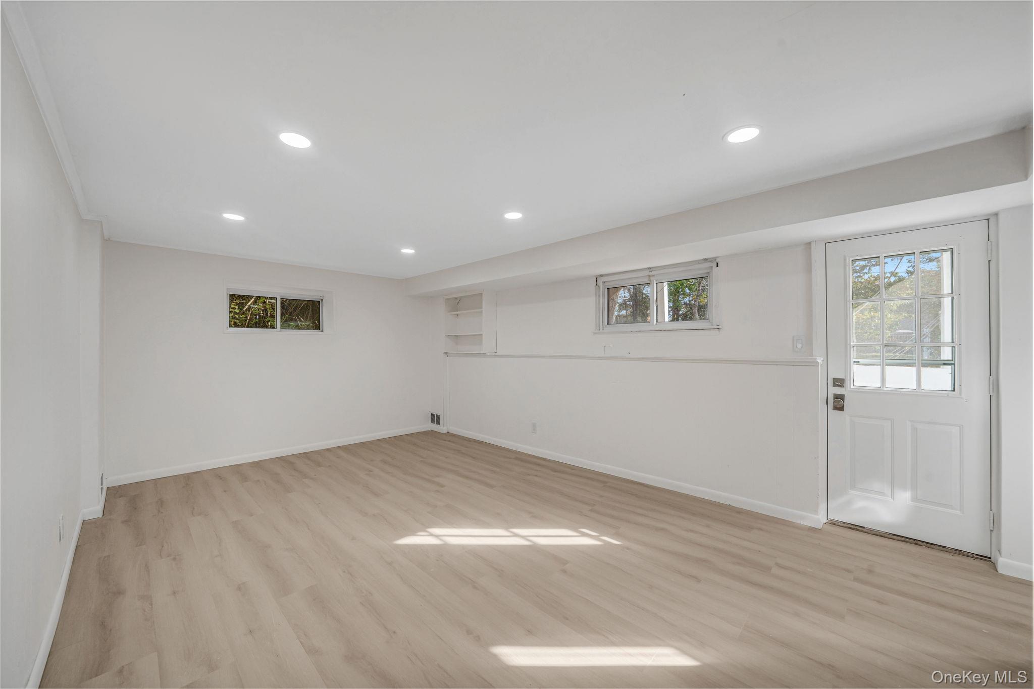 Single Family Elayne Suffolk County, NY 11787, MLS-931871-23