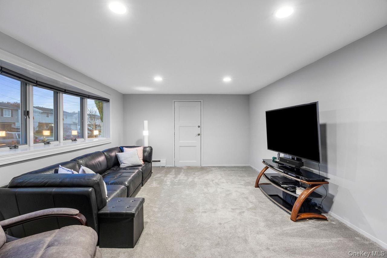 Single Family Horace  Nassau County, NY 11710, MLS-931882-10