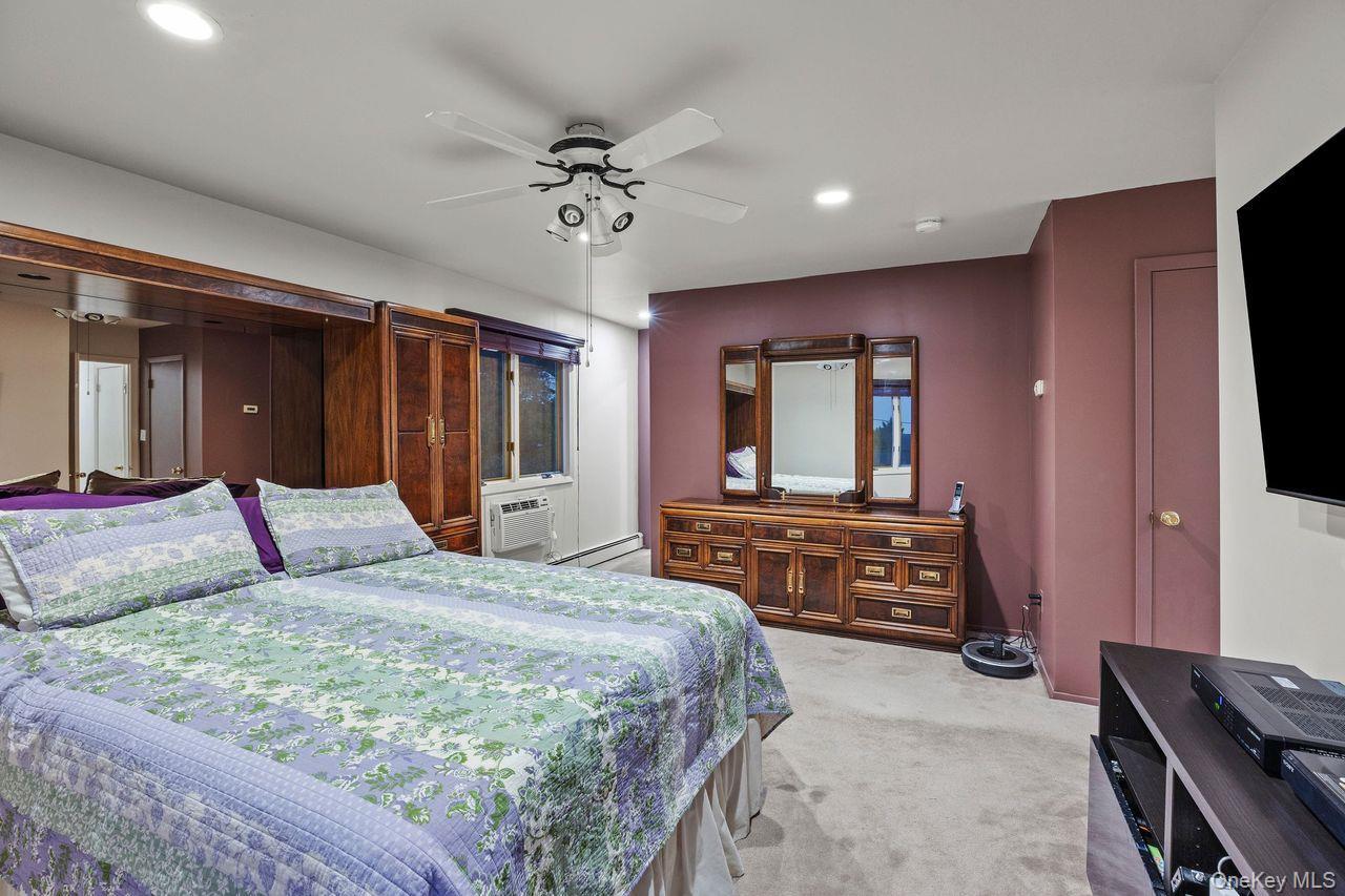 Single Family Horace  Nassau County, NY 11710, MLS-931882-24