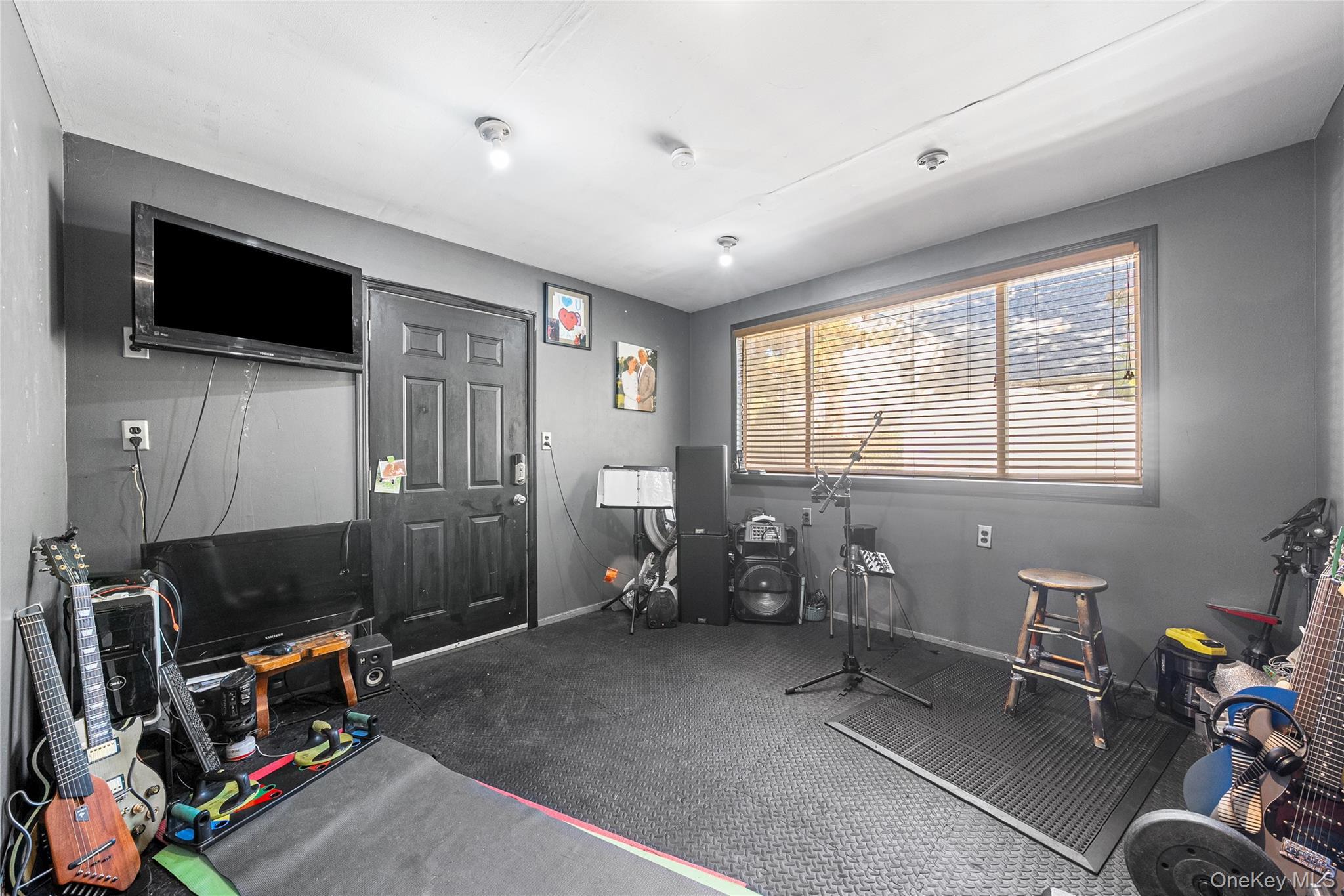 Single Family Gaylore  Suffolk County, NY 11701, MLS-931893-20