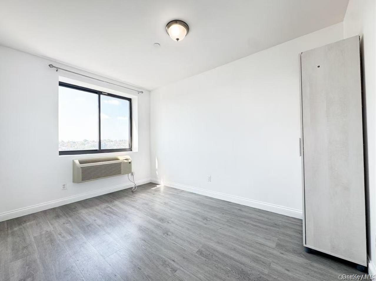 Condo Queens  Queens, NY 11377, MLS-931911-3