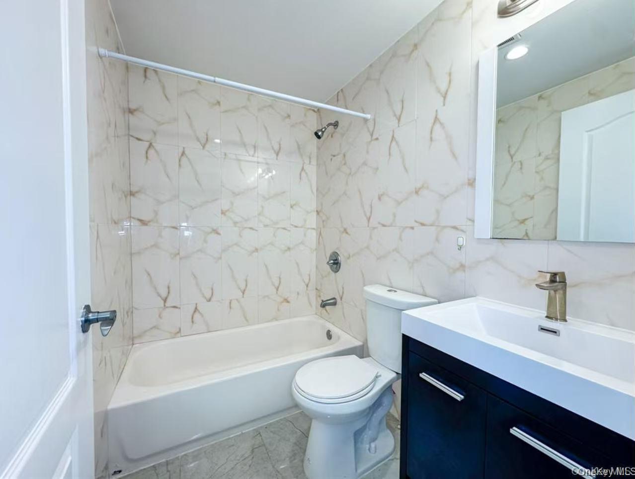 Condo Queens  Queens, NY 11377, MLS-931911-6