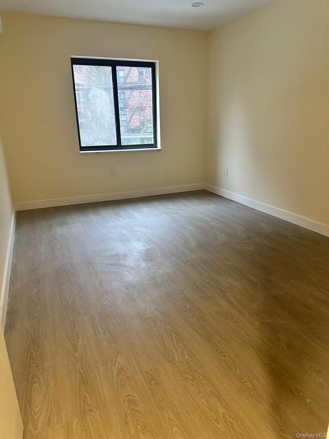 Apartment Greenpoint Queens, NY 11104, MLS-931927-2