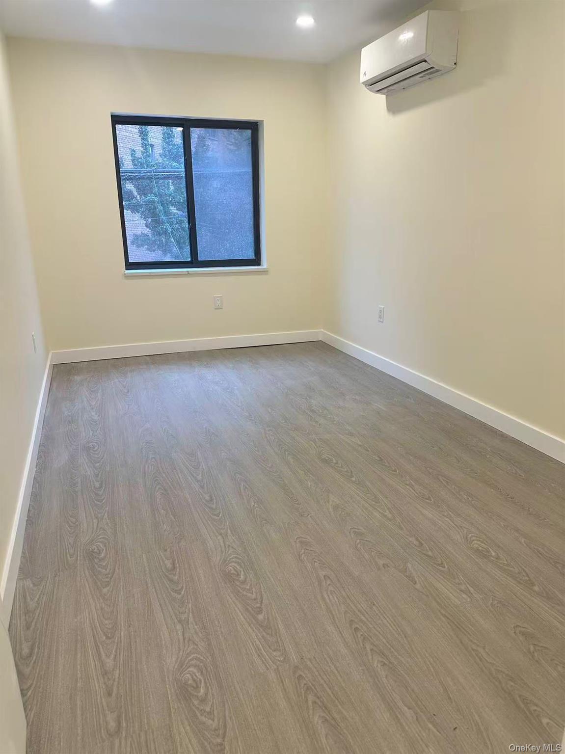 Apartment Greenpoint  Queens, NY 11104, MLS-931927-3