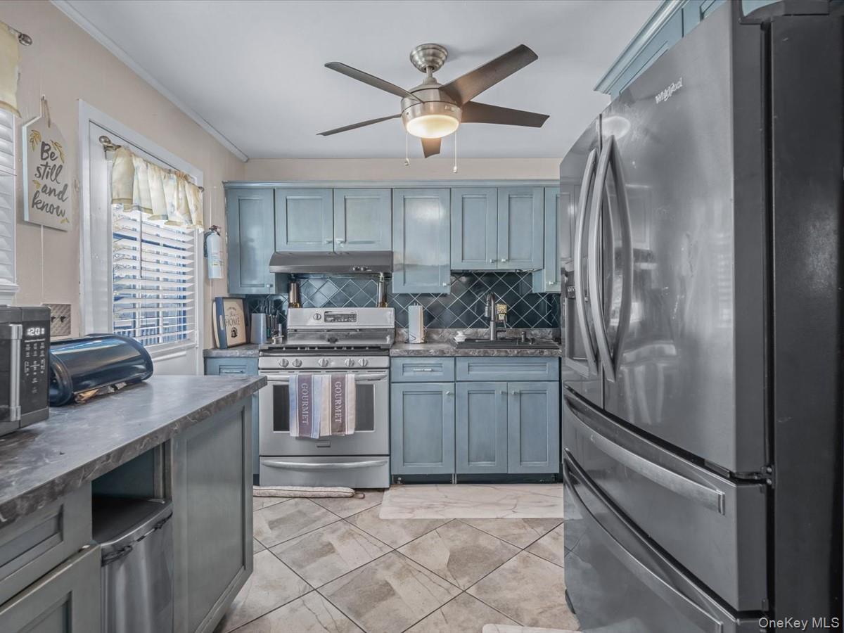 Single Family 30th  Suffolk County, NY 11798, MLS-931949-10