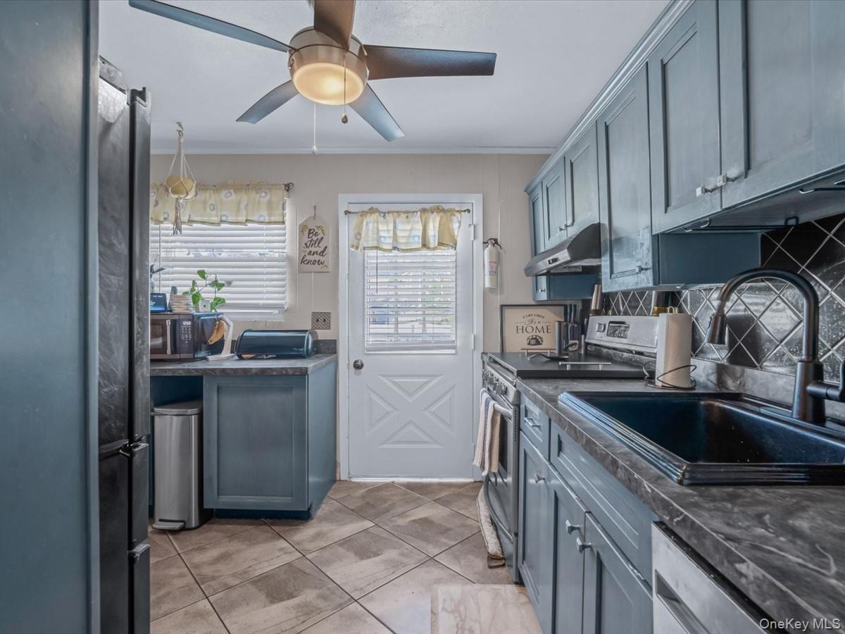 Single Family 30th  Suffolk County, NY 11798, MLS-931949-11