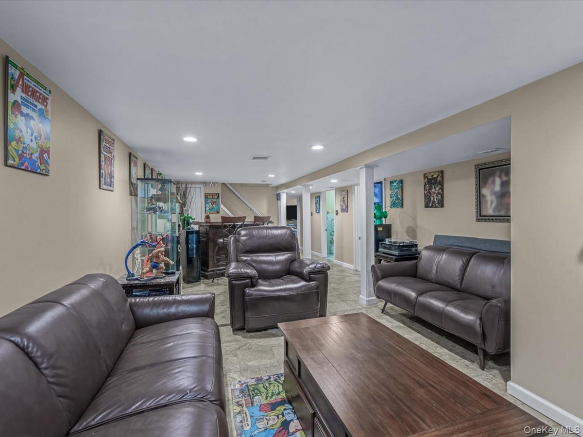 Single Family 30th  Suffolk County, NY 11798, MLS-931949-19