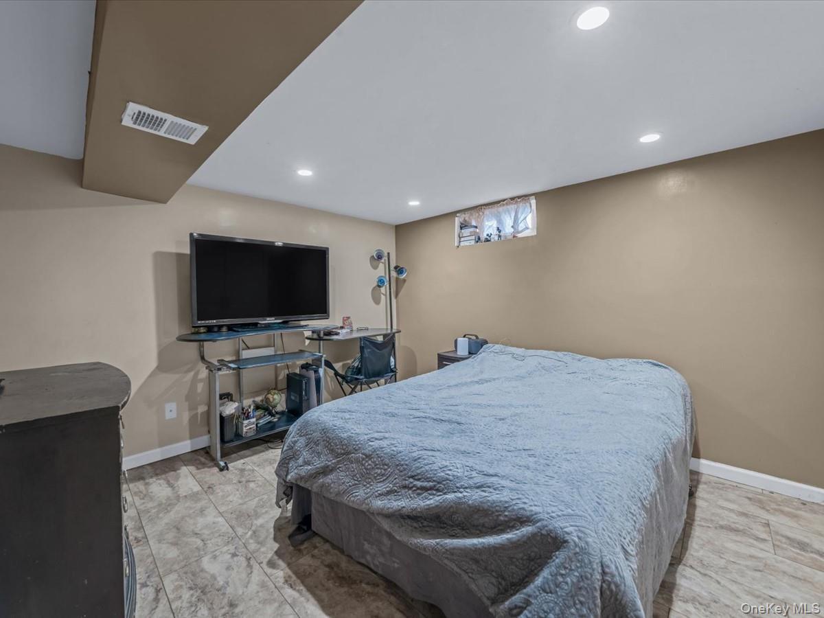 Single Family 30th  Suffolk County, NY 11798, MLS-931949-20