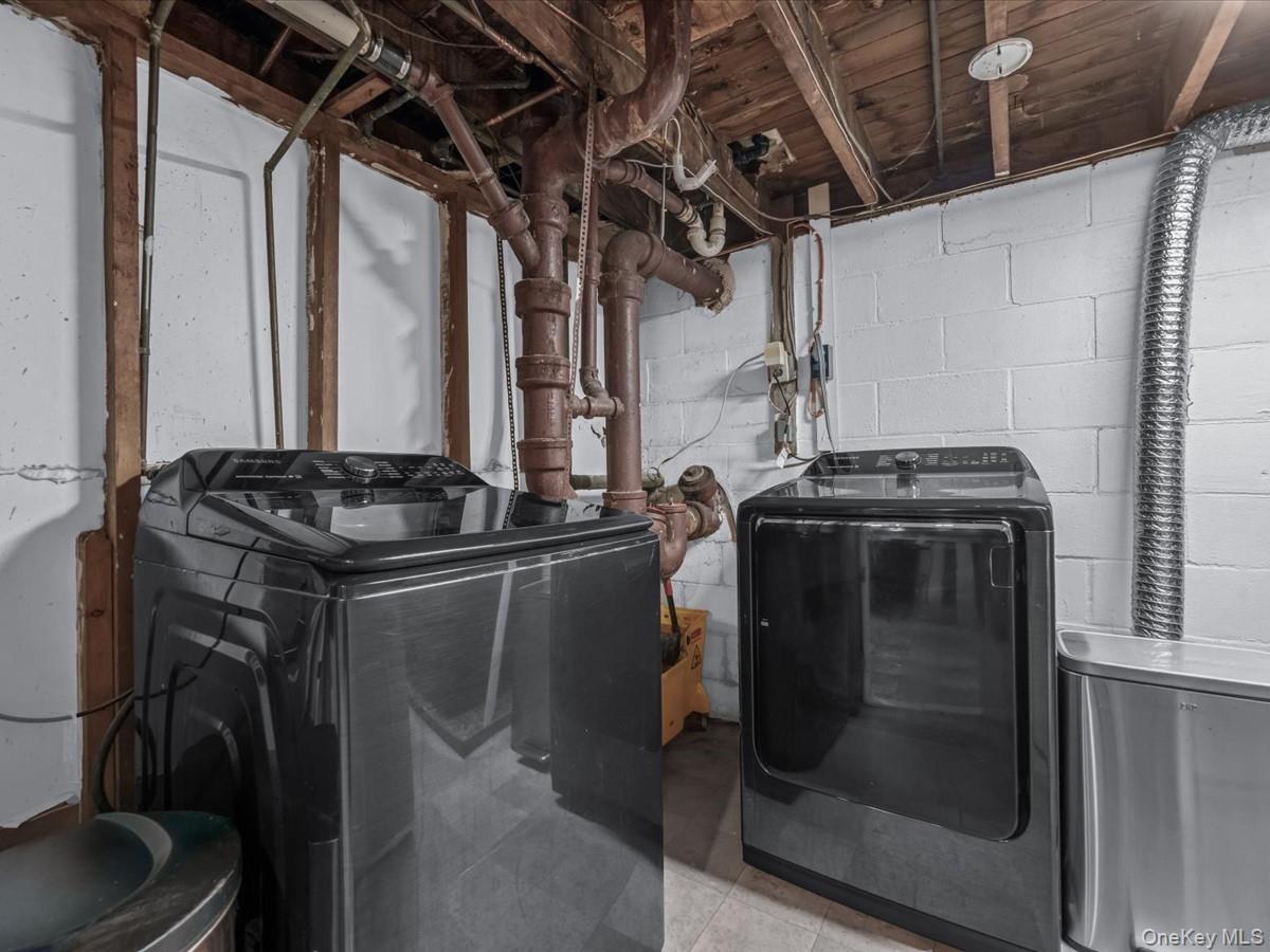 Single Family 30th  Suffolk County, NY 11798, MLS-931949-22