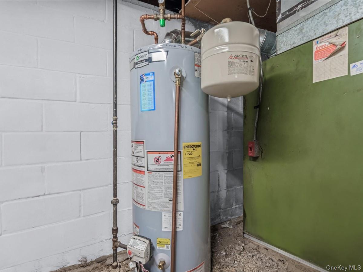 Single Family 30th  Suffolk County, NY 11798, MLS-931949-23