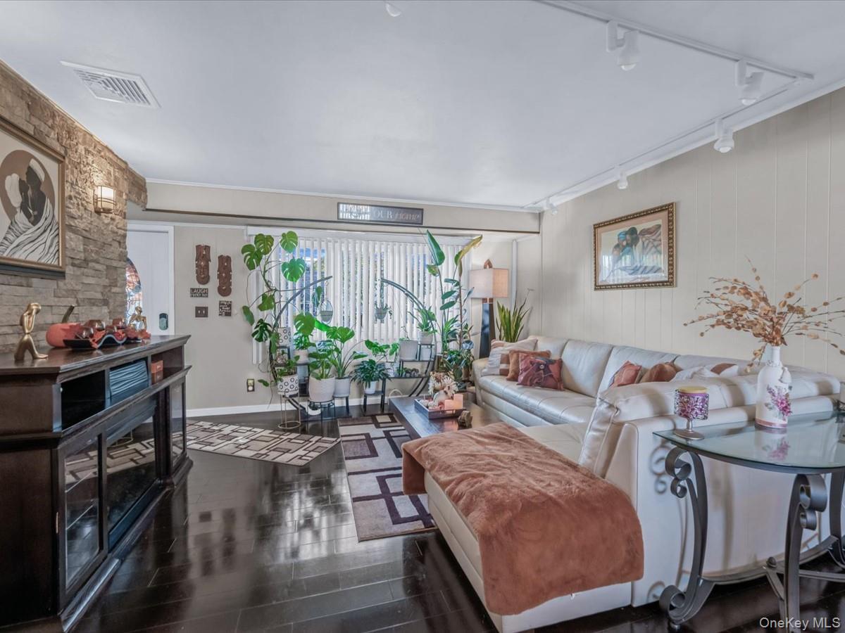 Single Family 30th  Suffolk County, NY 11798, MLS-931949-6