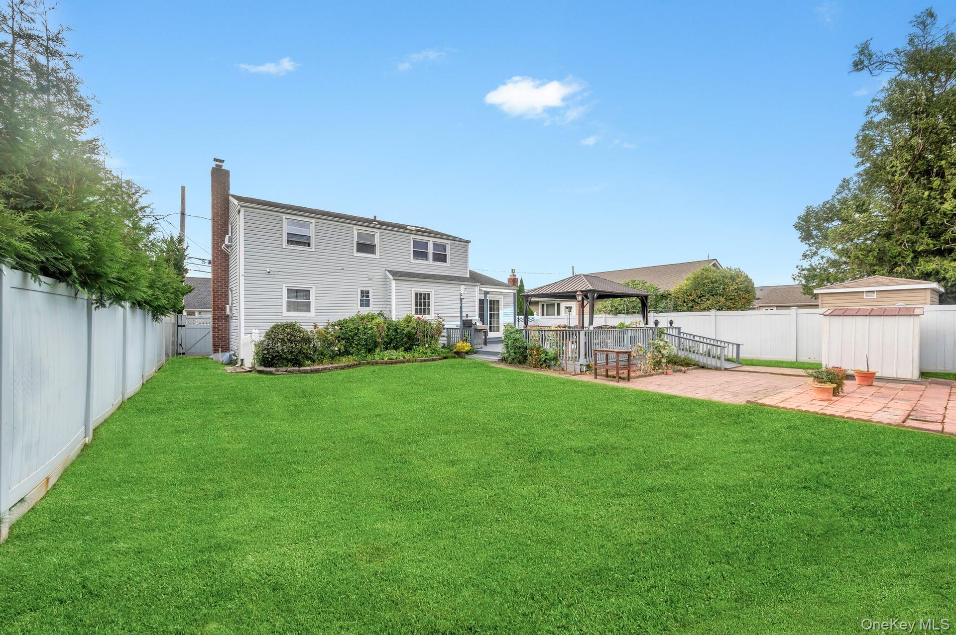 Single Family 8th  Nassau County, NY 11714, MLS-931950-21