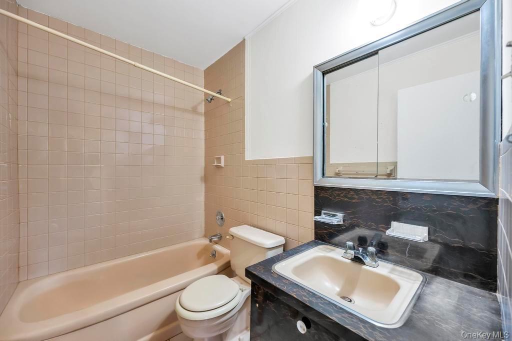 Single Family Hope Nassau County, NY 11803, MLS-931959-17