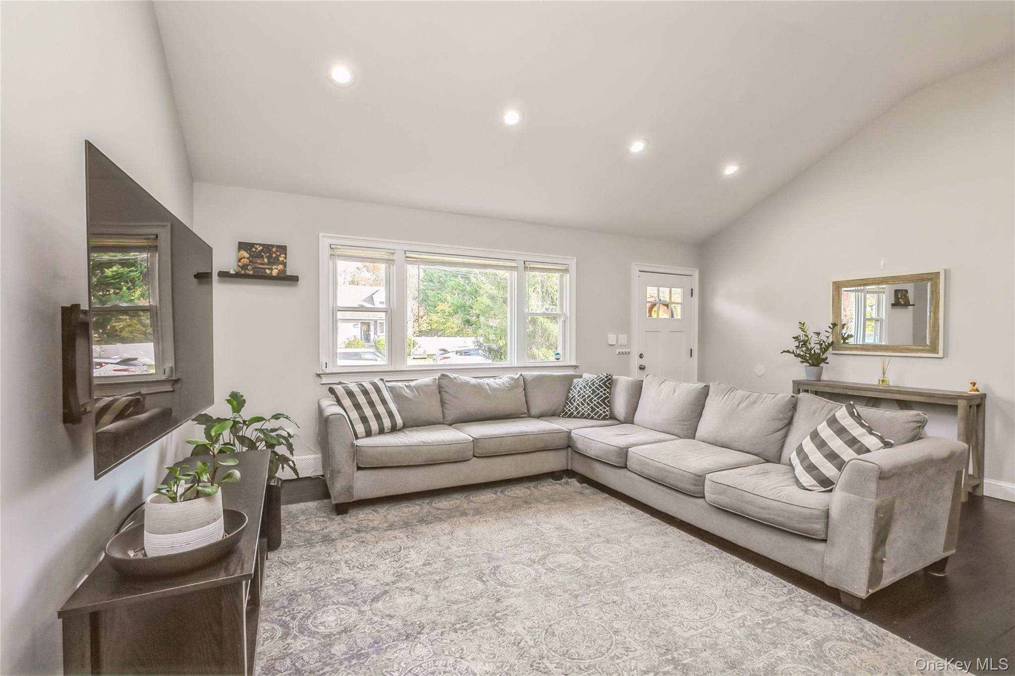 Single Family Feureisen  Suffolk County, NY 11716, MLS-931967-10