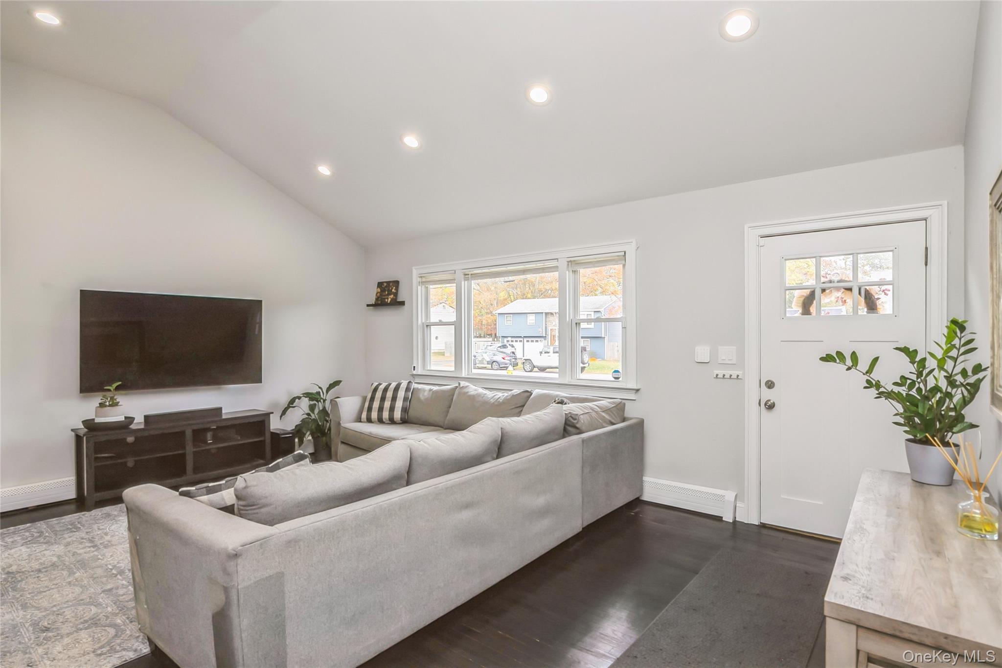 Single Family Feureisen  Suffolk County, NY 11716, MLS-931967-11