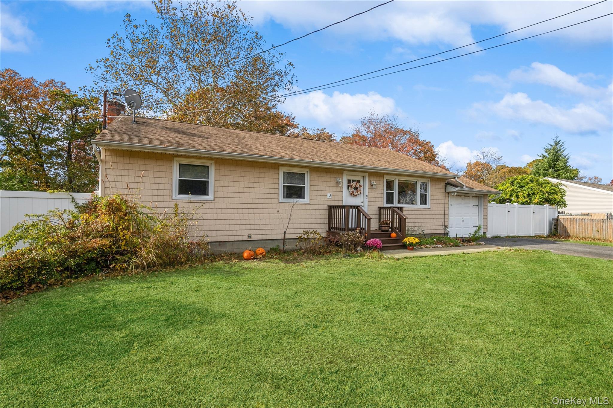 Single Family Feureisen  Suffolk County, NY 11716, MLS-931967-2