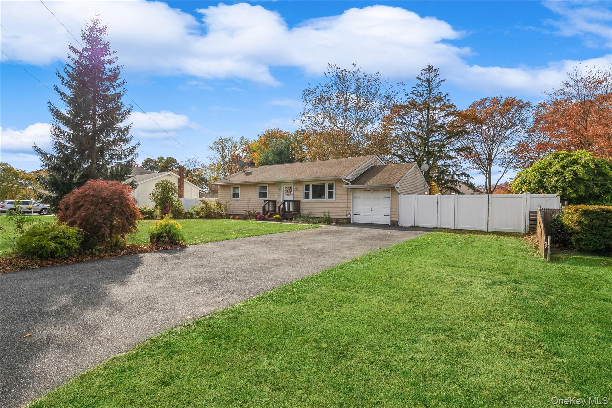 Single Family Feureisen  Suffolk County, NY 11716, MLS-931967-3