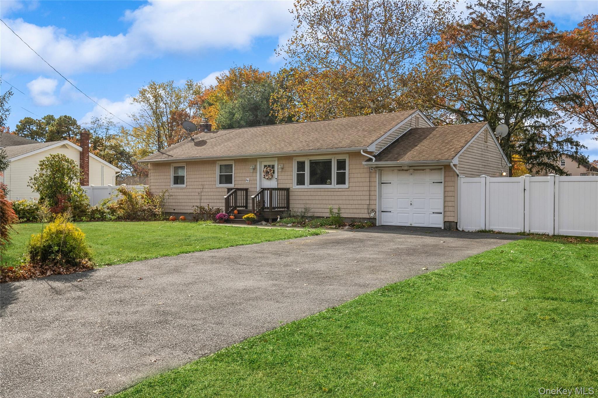 Single Family Feureisen  Suffolk County, NY 11716, MLS-931967-4