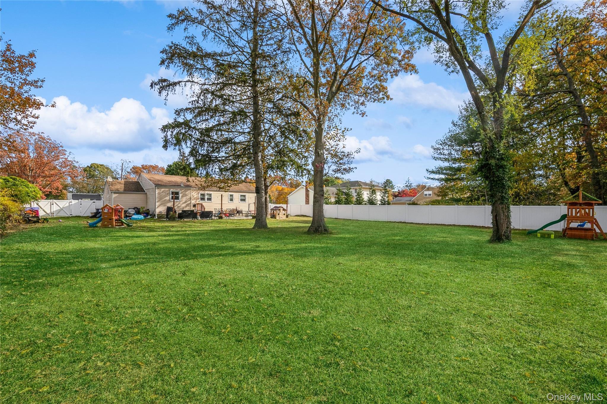 Single Family Feureisen  Suffolk County, NY 11716, MLS-931967-6