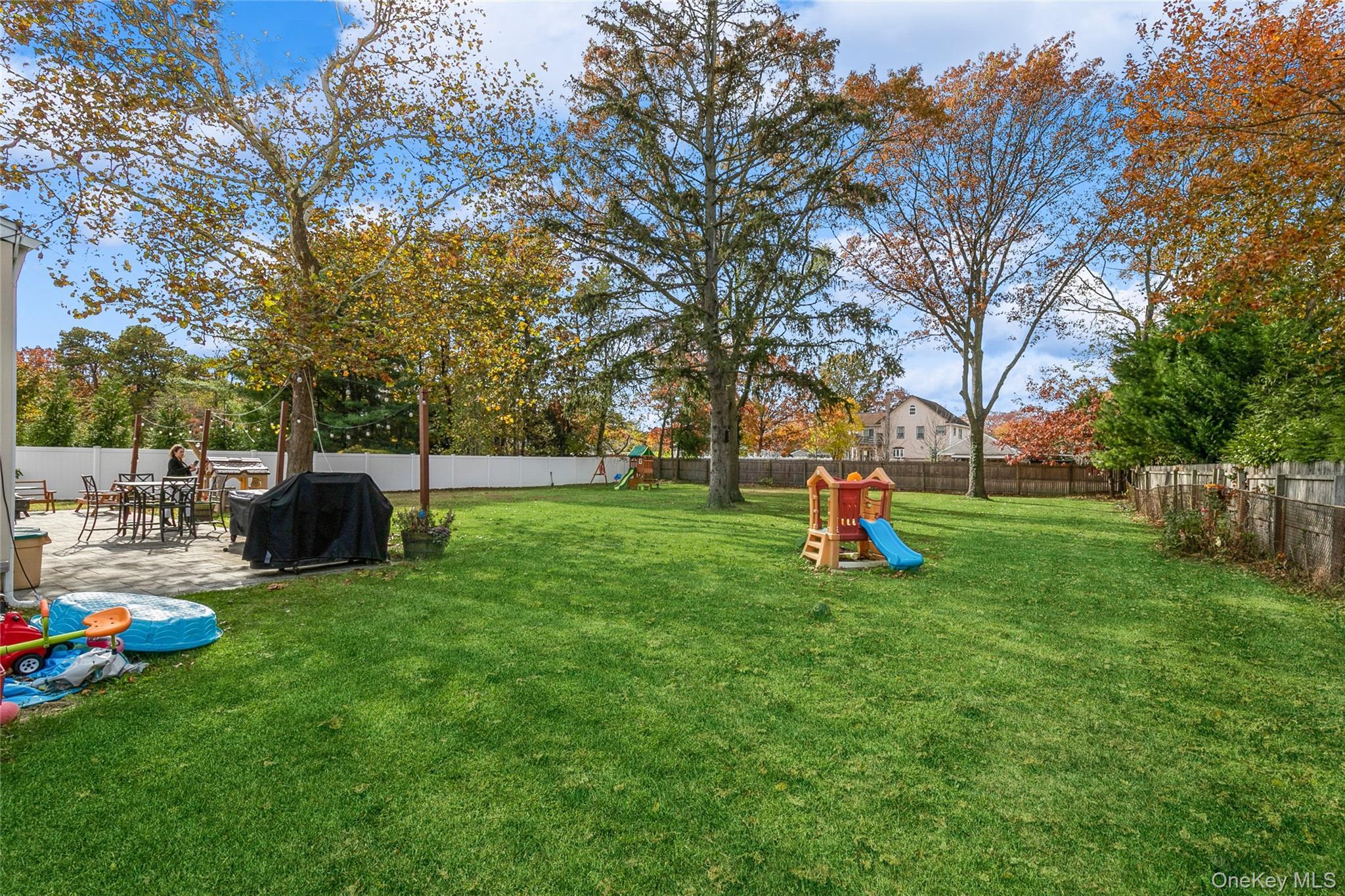 Single Family Feureisen  Suffolk County, NY 11716, MLS-931967-8