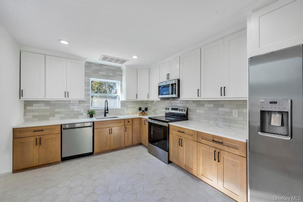 Single Family Rollstone Avenue  Suffolk County, NY 11796, MLS-931990-16