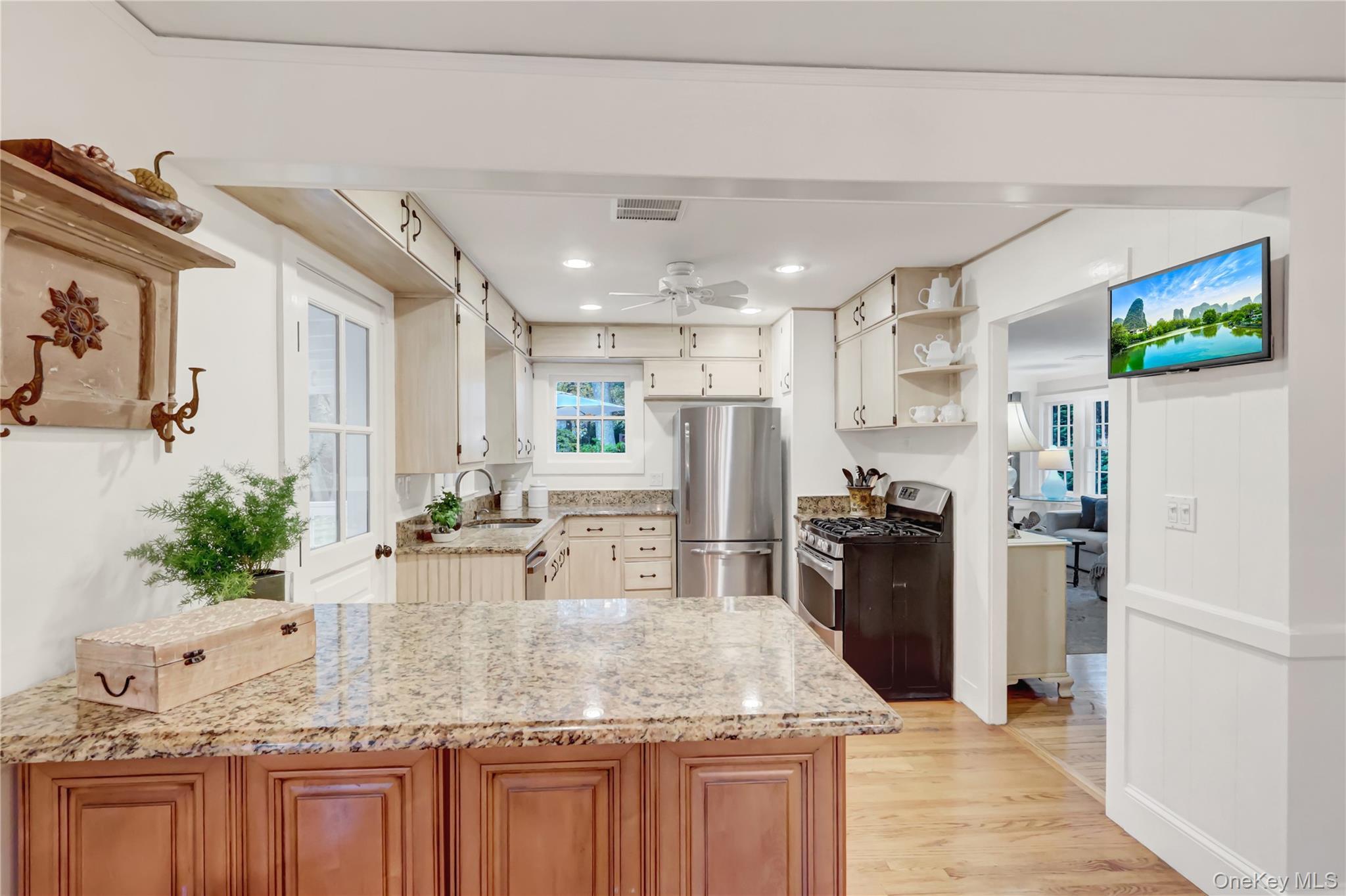 Single Family Highwood  Suffolk County, NY 11733, MLS-932014-19