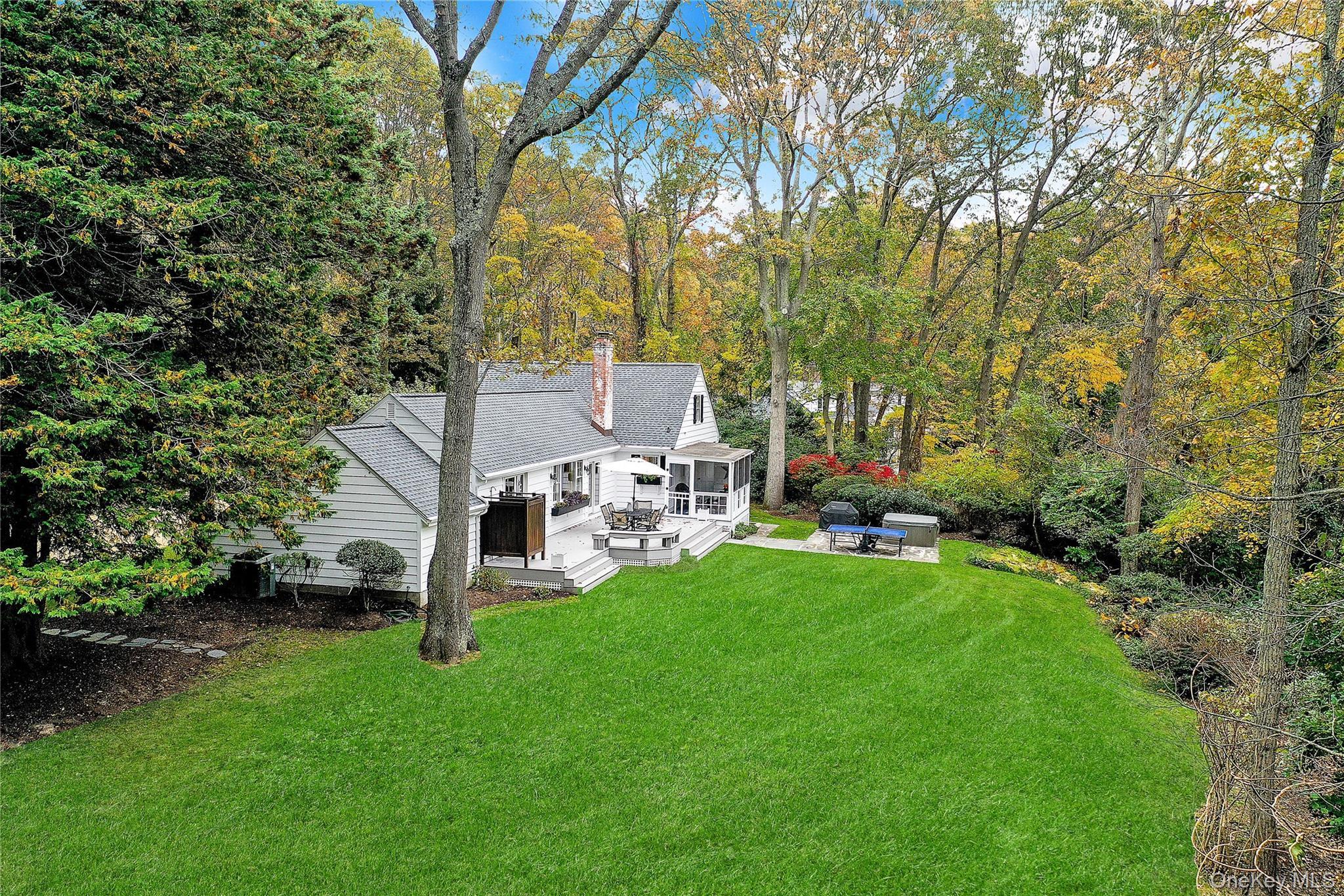 Single Family Highwood  Suffolk County, NY 11733, MLS-932014-44