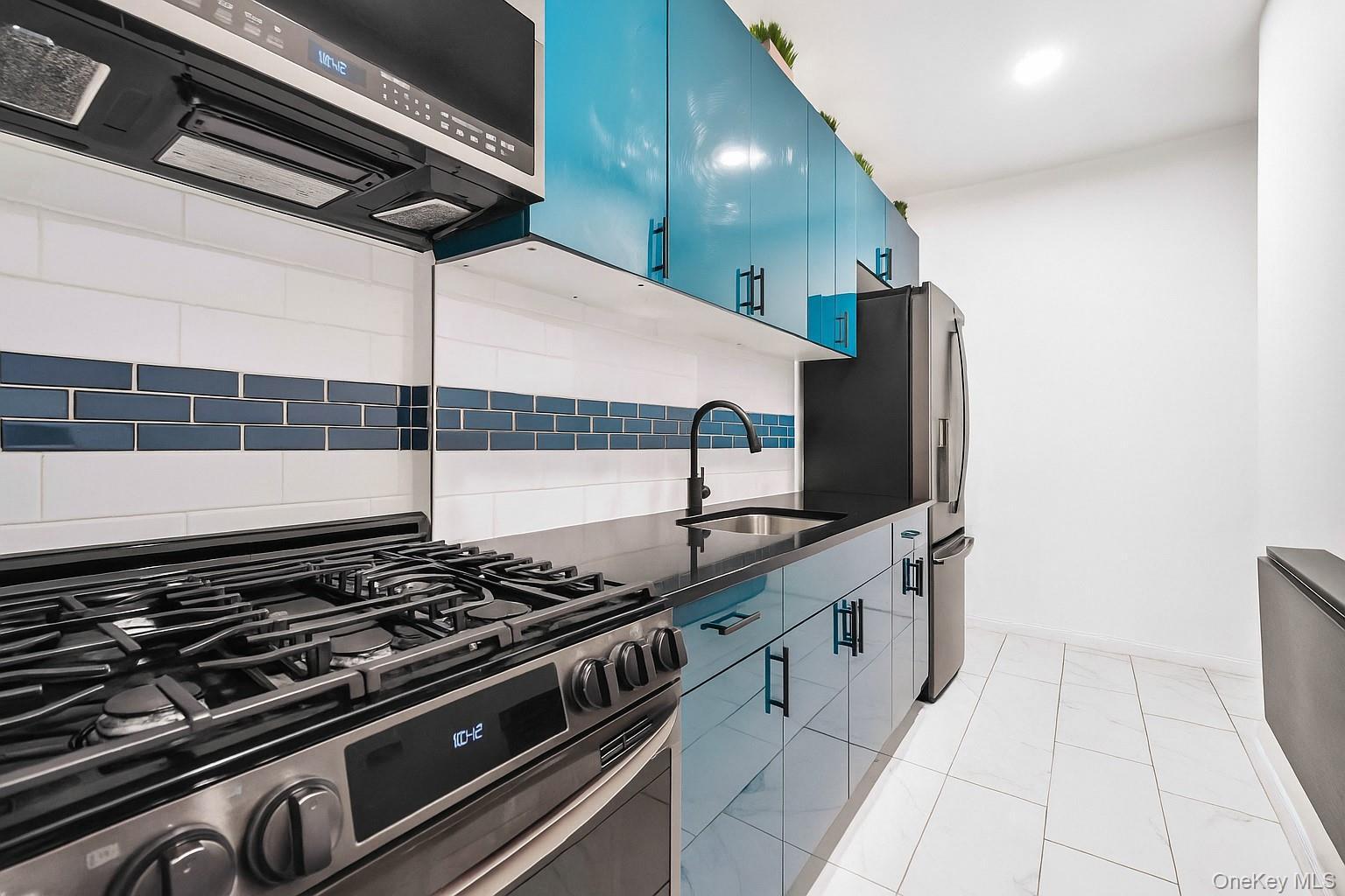 Condo 83rd  Queens, NY 11372, MLS-932027-8