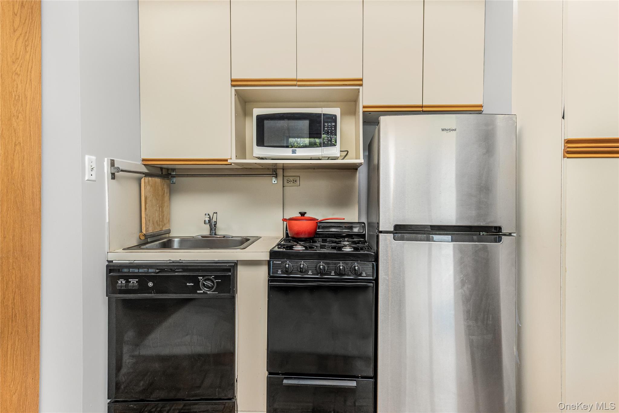 Coop Blackstone  Bronx, NY 10471, MLS-932056-5