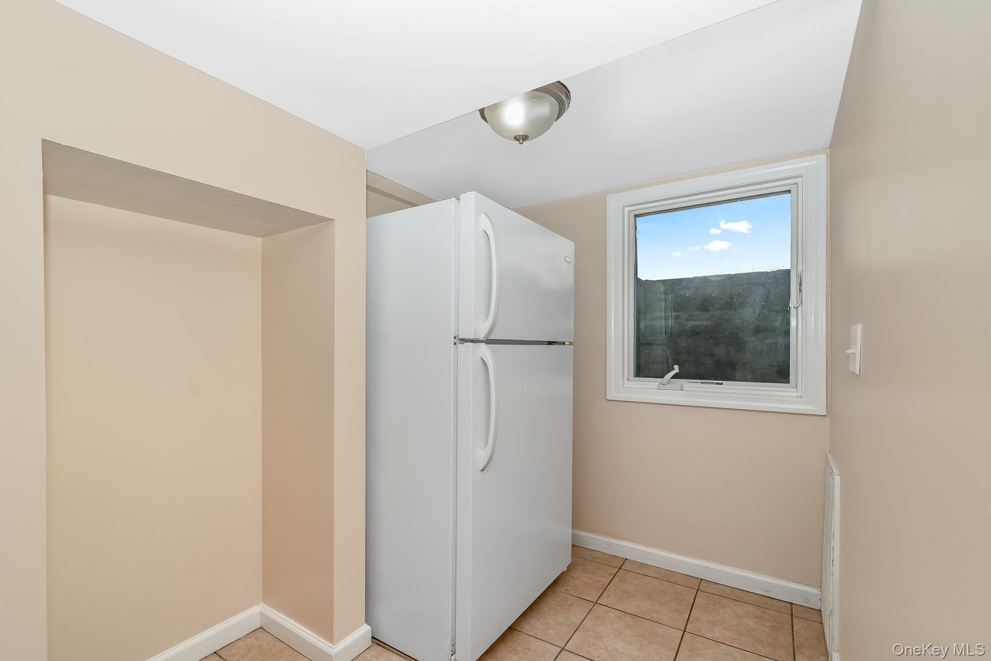 Single Family 1st  Suffolk County, NY 11717, MLS-932073-25