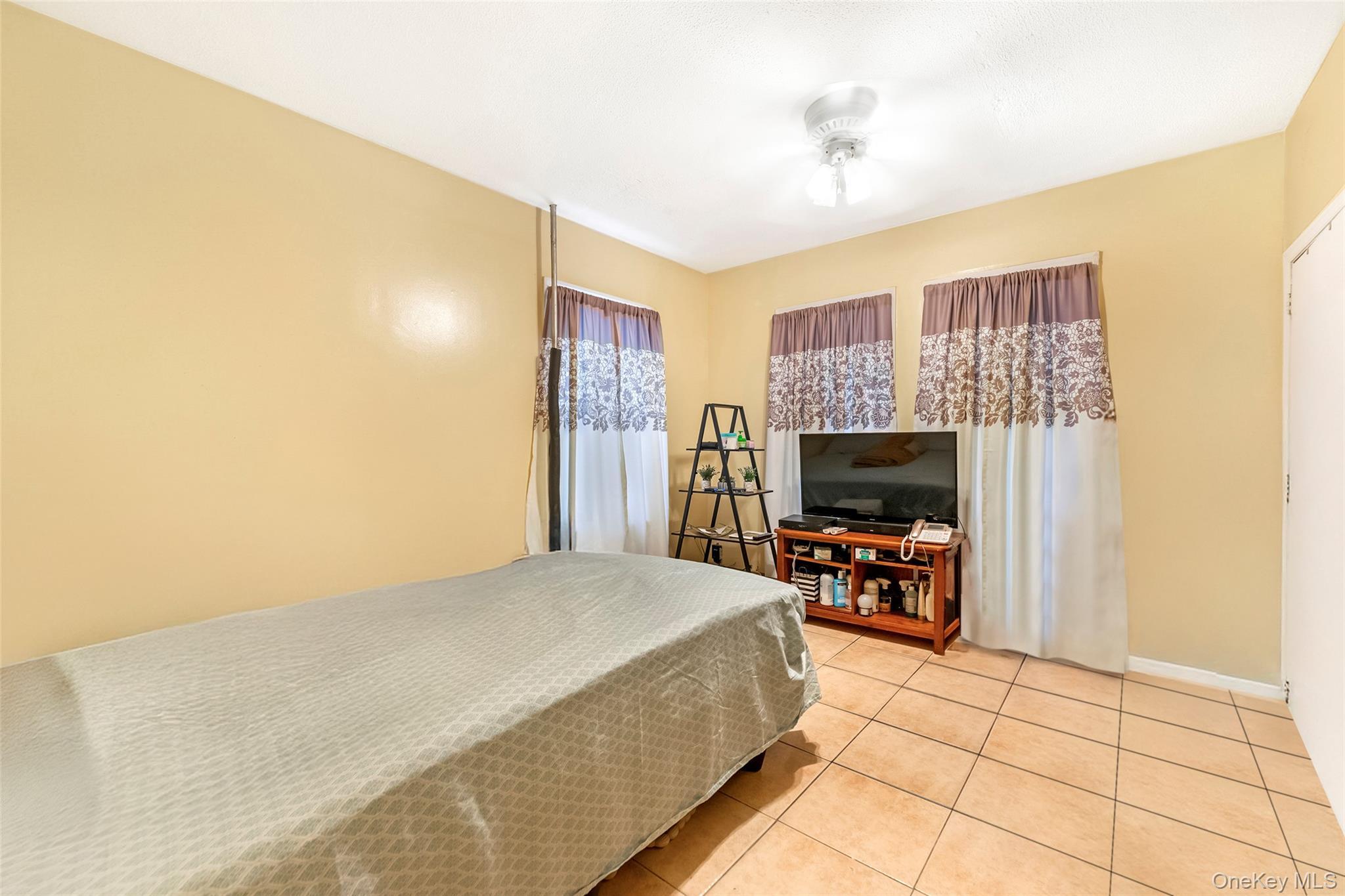 Single Family Gipson  Queens, NY 11691, MLS-932081-4