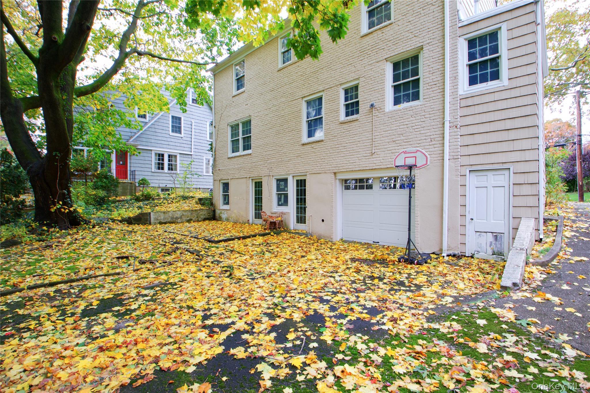 Single Family Hunt  Nassau County, NY 11030, MLS-932088-10