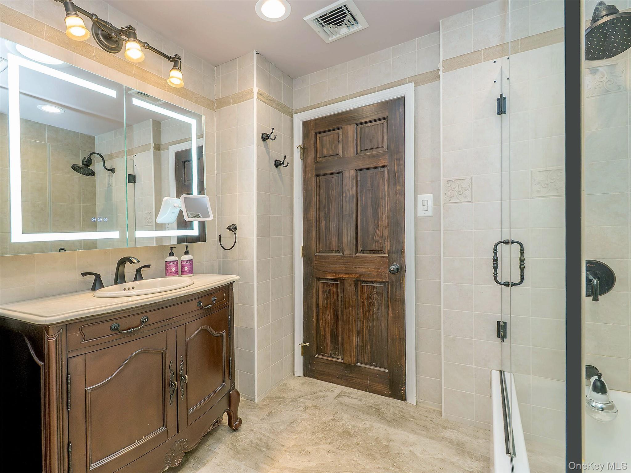 Single Family Highland Nassau County, NY 11050, MLS-932093-17