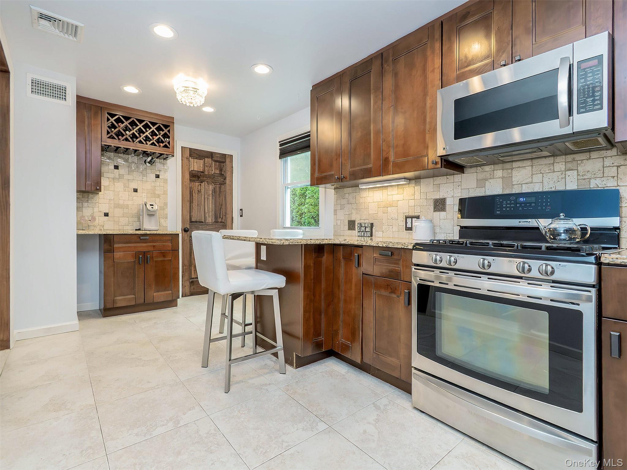 Single Family Highland Nassau County, NY 11050, MLS-932093-8