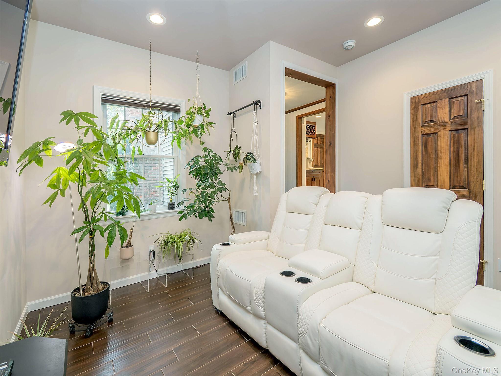 Single Family Highland Nassau County, NY 11050, MLS-932093-9