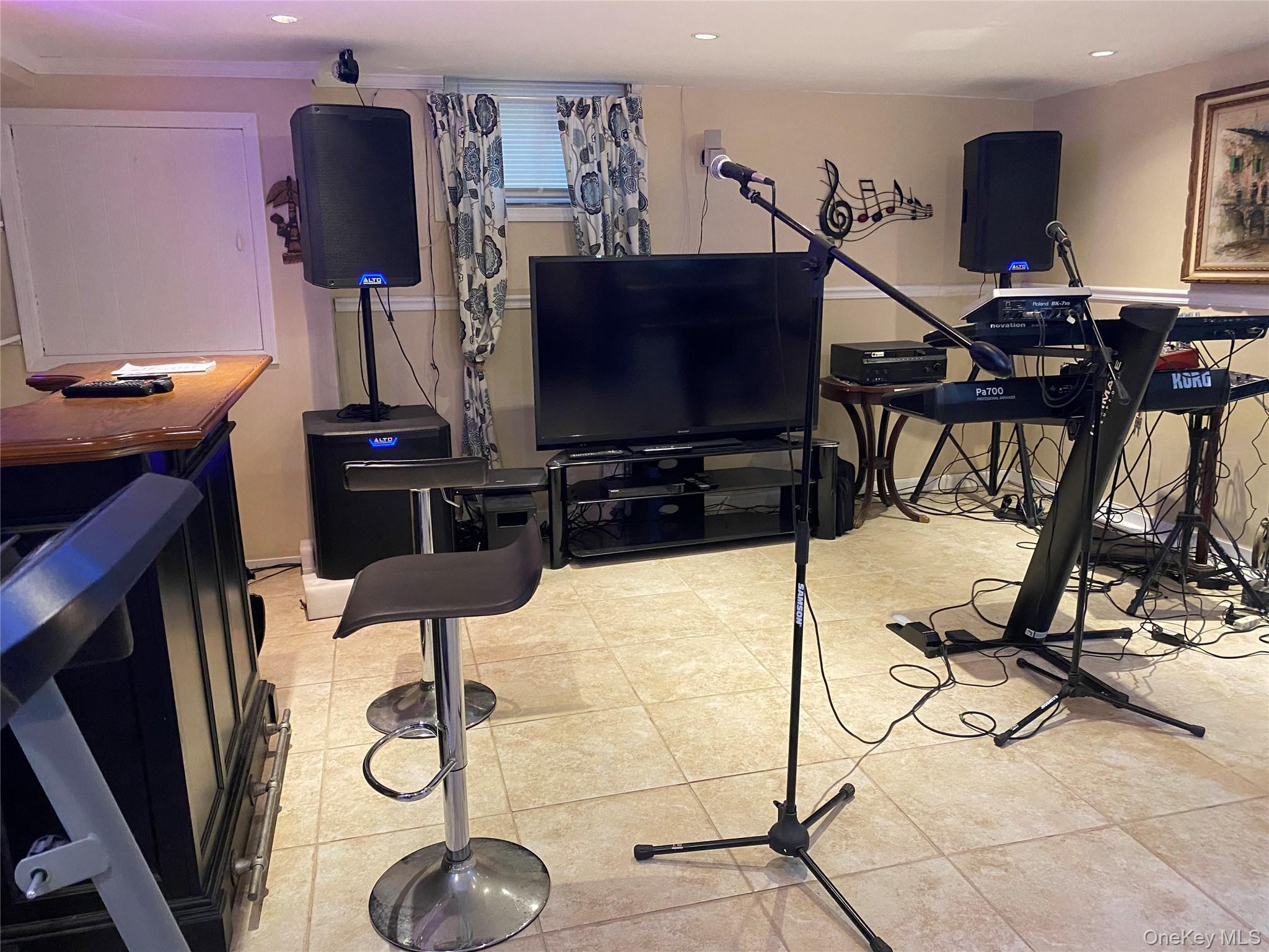 Single Family Beech  Nassau County, NY 11580, MLS-932142-6