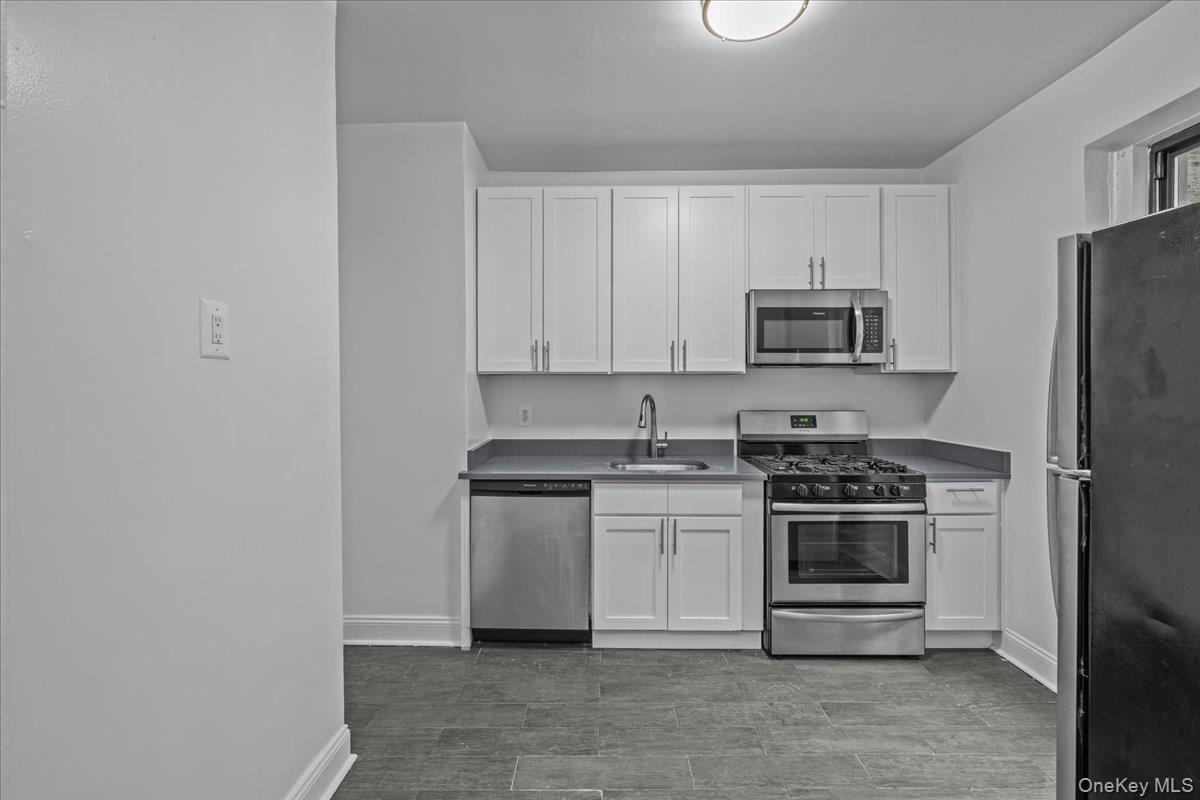 Single Family Cruger  Bronx, NY 10462, MLS-932185-2