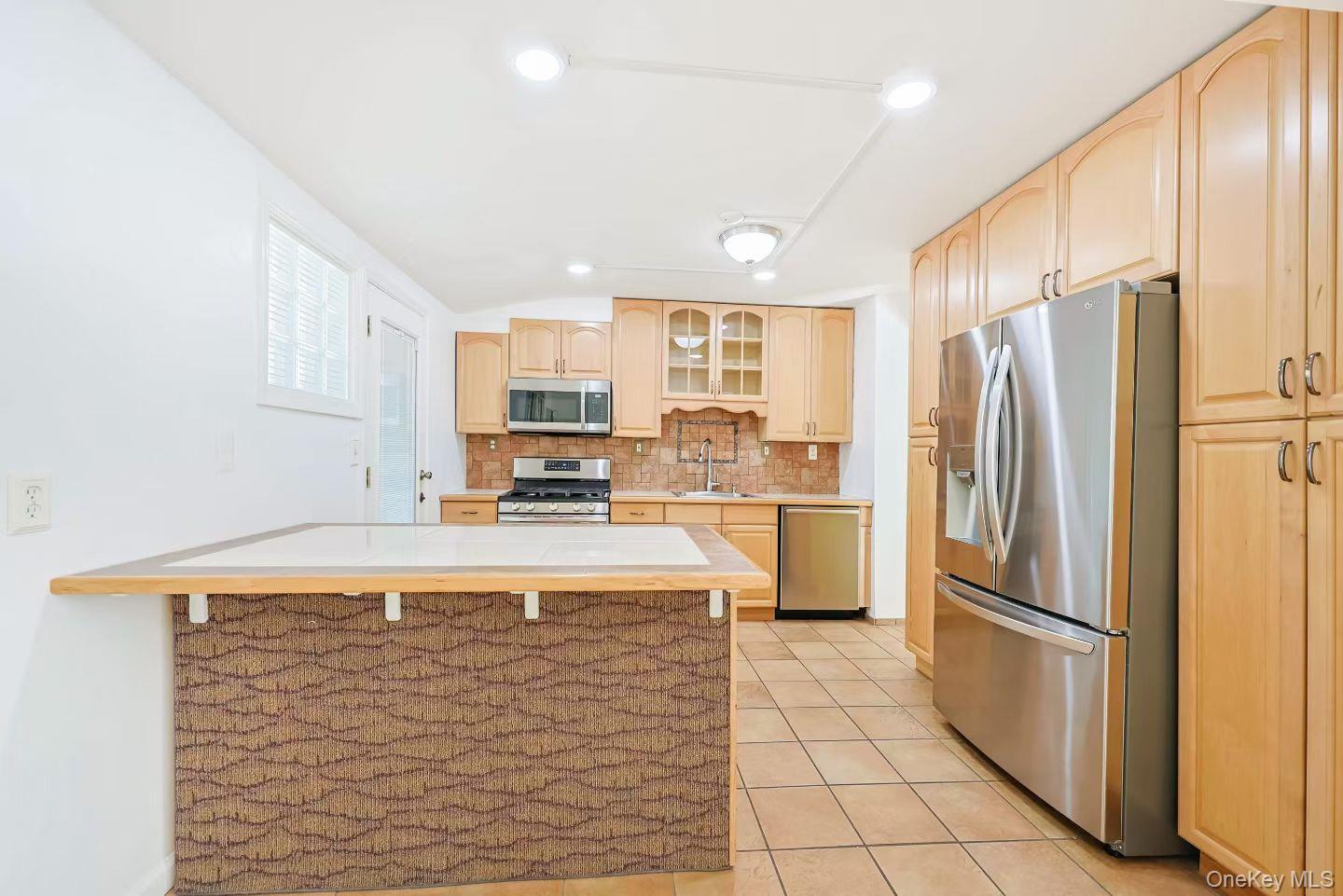 Single Family Mayflower  Suffolk County, NY 11733, MLS-932190-7