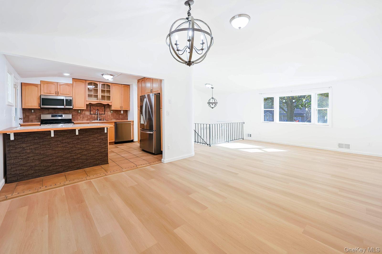 Single Family Mayflower  Suffolk County, NY 11733, MLS-932190-8