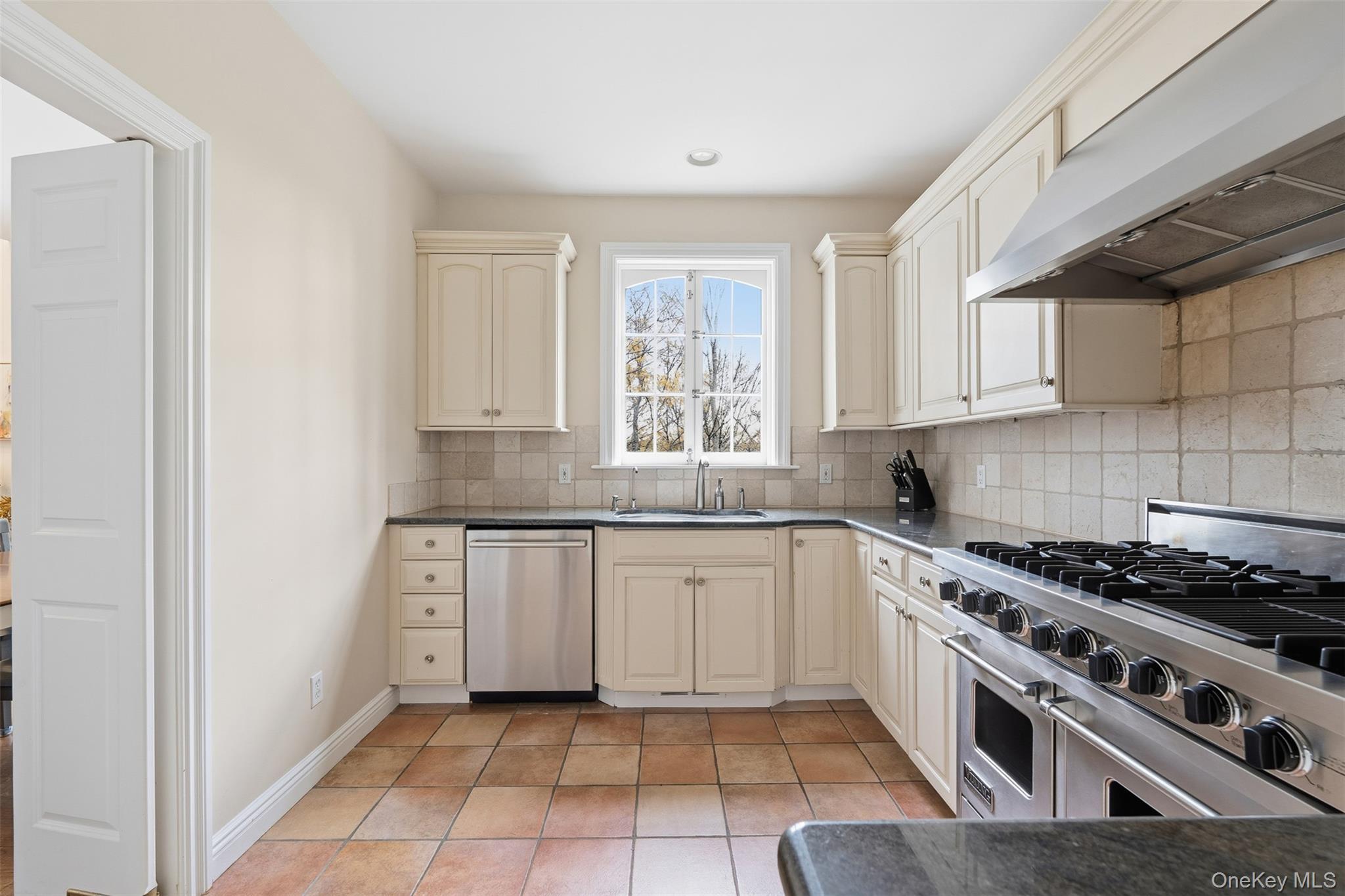 Single Family Spring House Westchester County, NY 10576, MLS-932202-21