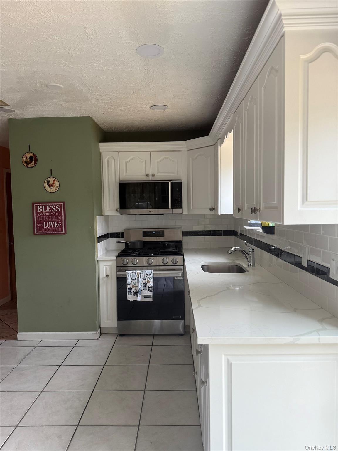 Single Family Cherry  Suffolk County, NY 11722, MLS-932233-3