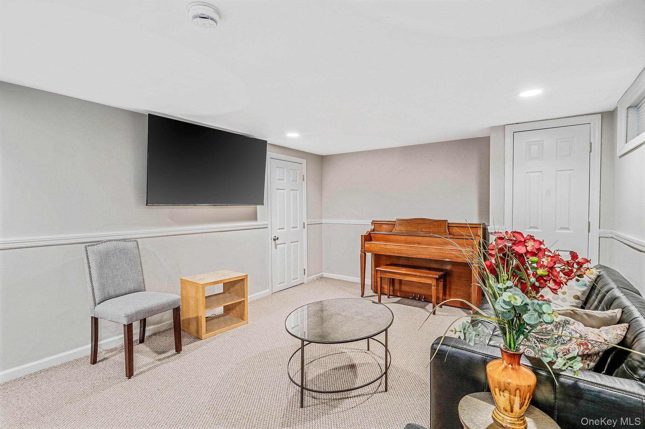 Single Family Franklyn  Suffolk County, NY 11716, MLS-932237-23