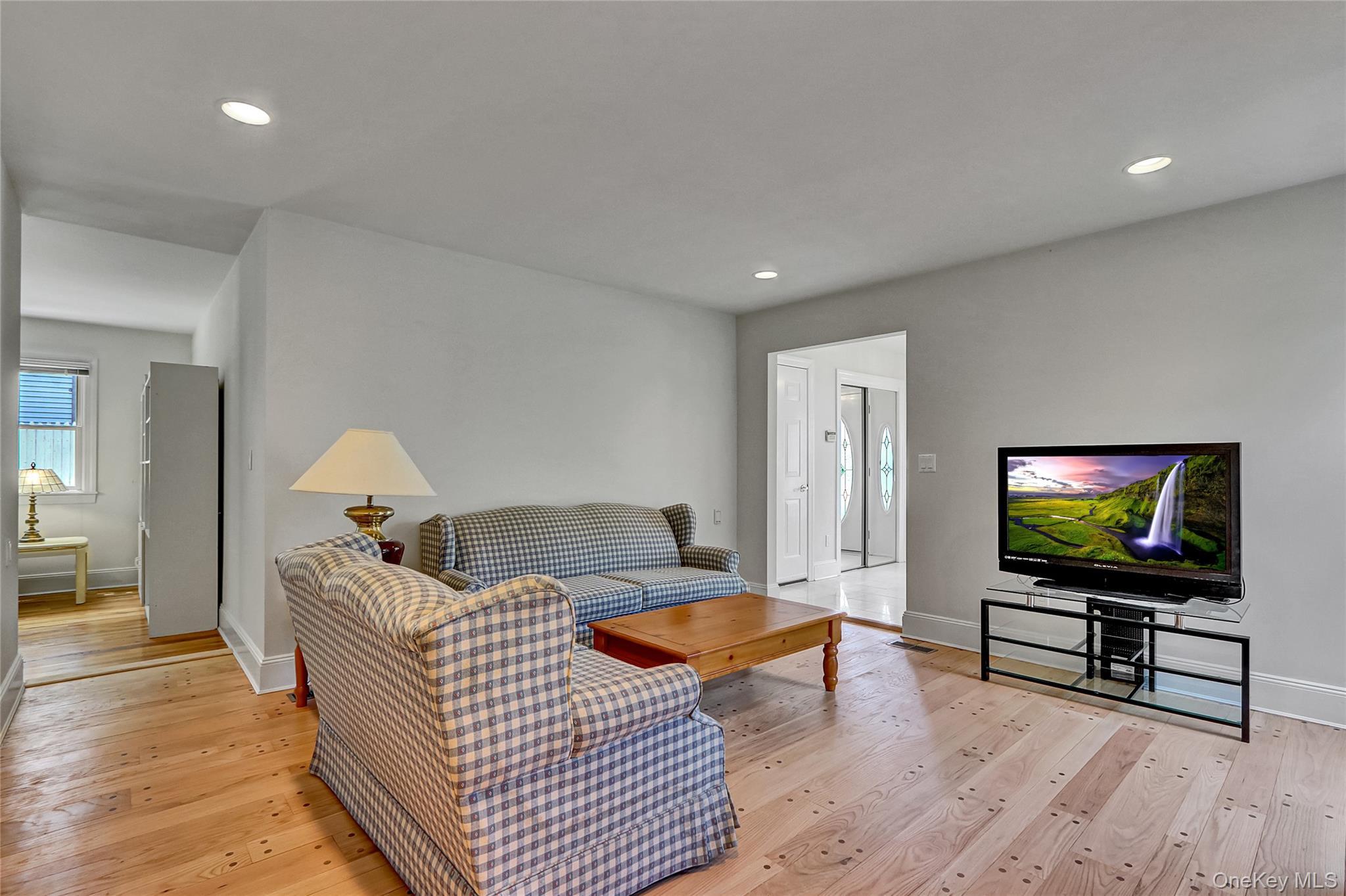 Single Family Singworth  Nassau County, NY 11771, MLS-932301-10