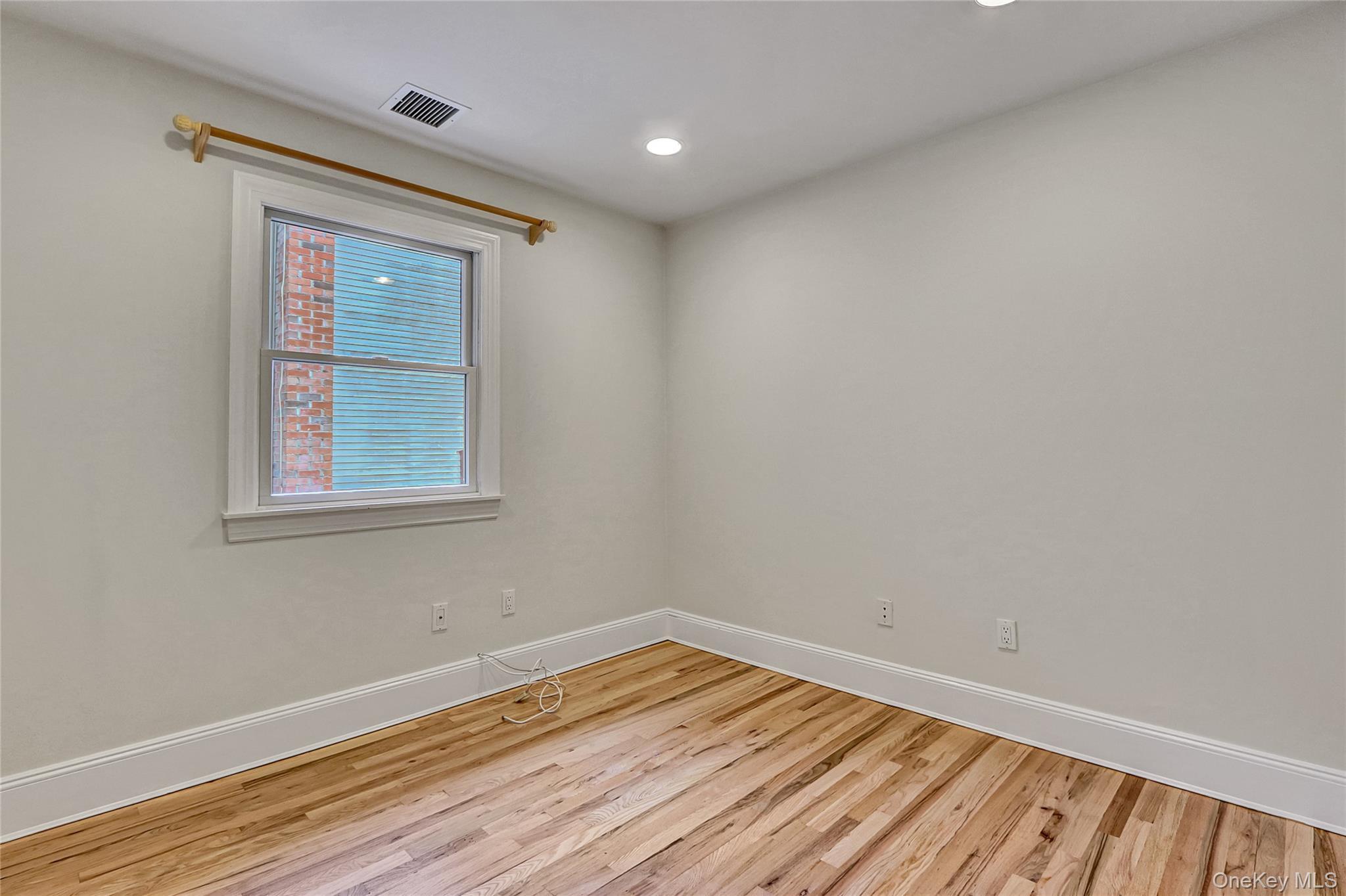 Single Family Singworth  Nassau County, NY 11771, MLS-932301-16