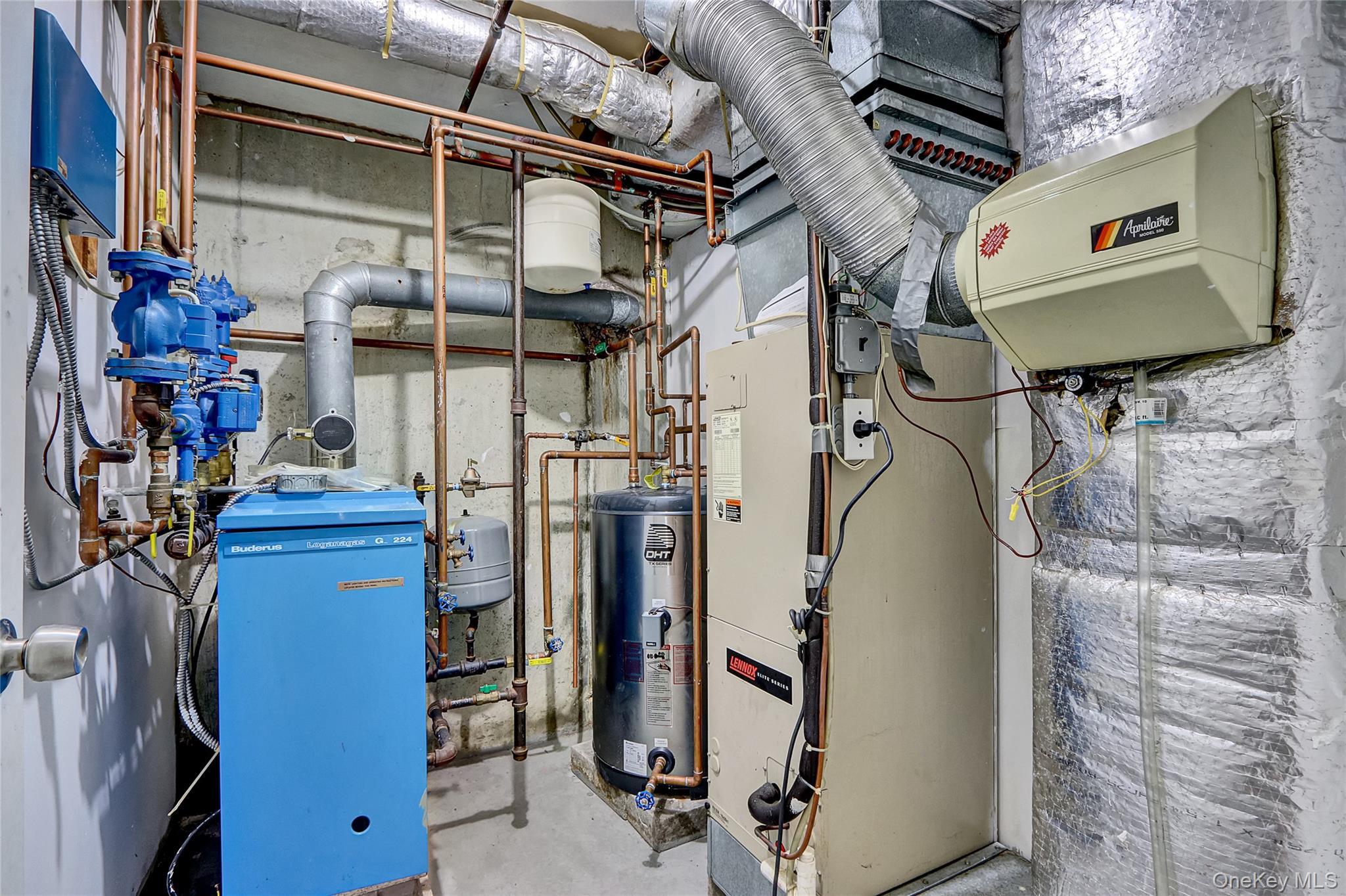 Single Family Singworth  Nassau County, NY 11771, MLS-932301-17